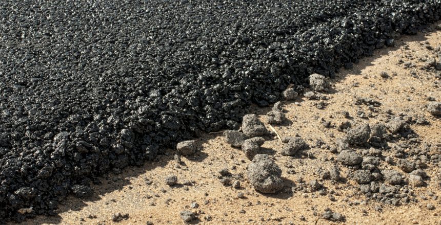 28619720_asphalt-and-asphalting-the-road