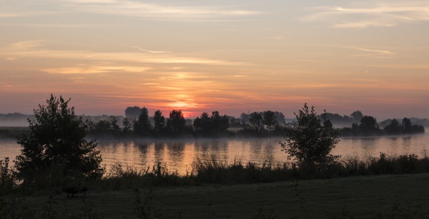 34066428_sunrise-over-the-river-maas-in-holland