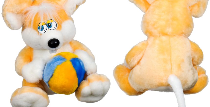 480065_toy-mouse-with-a-ball