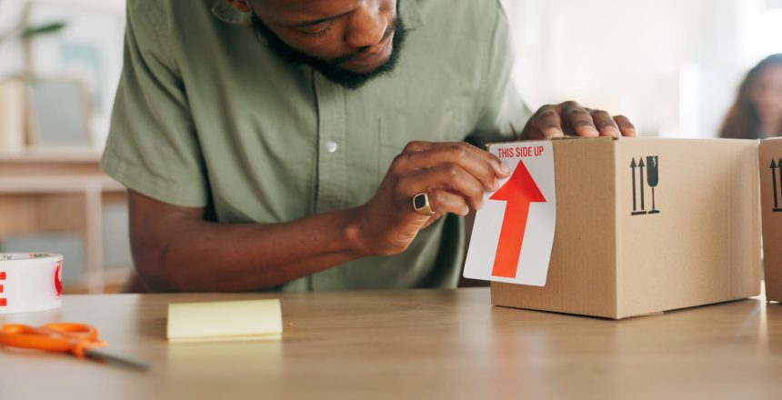 51927326_ecommerce-logistics